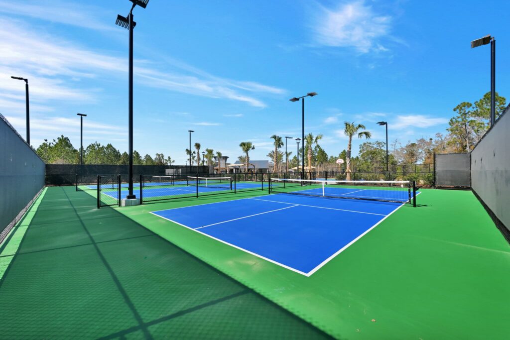 Pickleball and tennis courts at The Landings at St Johns amenity center