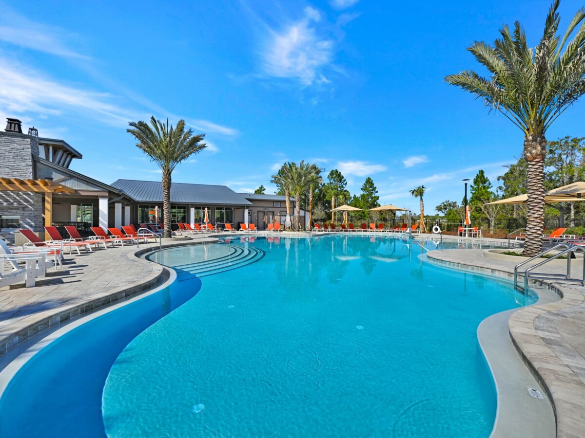 Resort-style pool at The Landings at St Johns amenity center